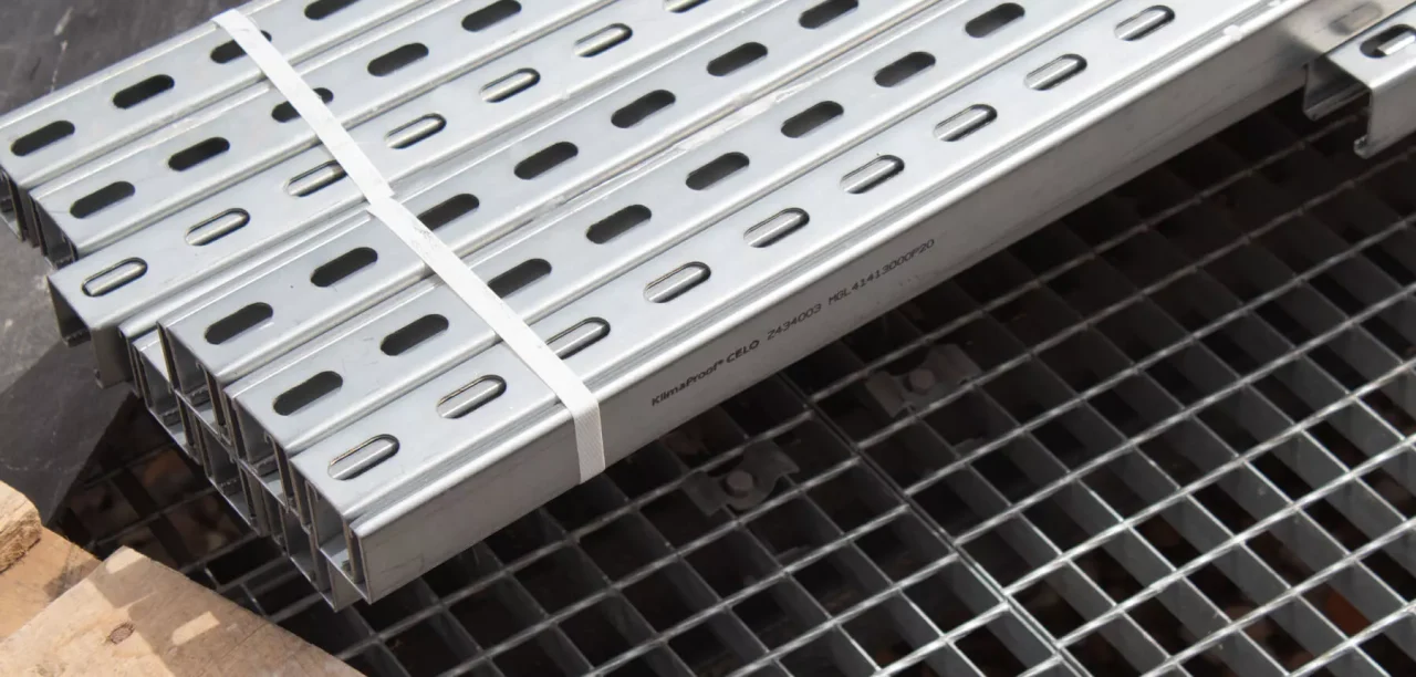 Perfiles de soportación KlimaProof de CELO cortados a medida para un proyecto