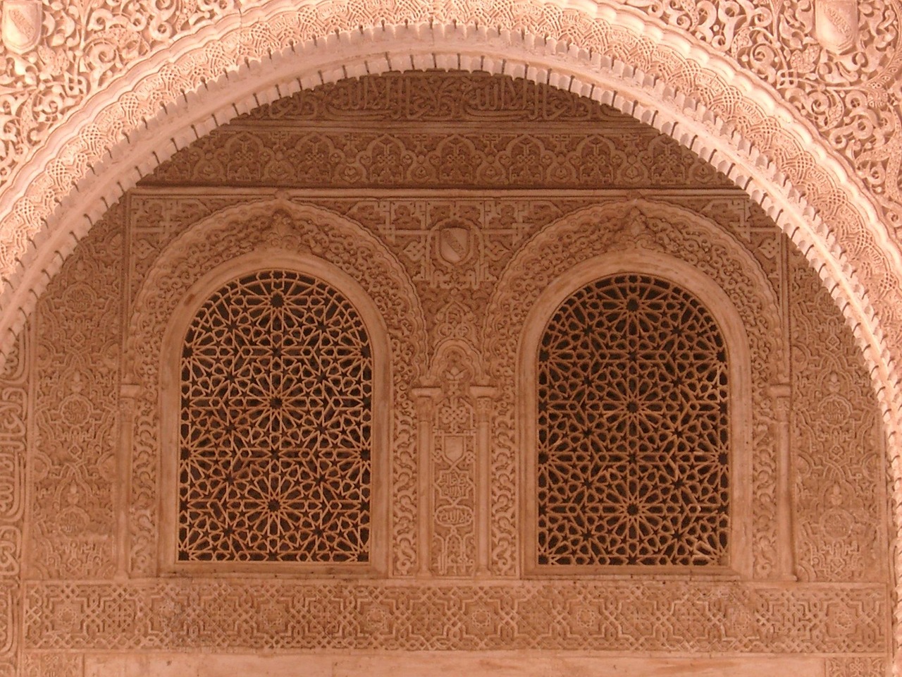 Vista exterior de la Alhambra de Granada, arquitectura nazarí